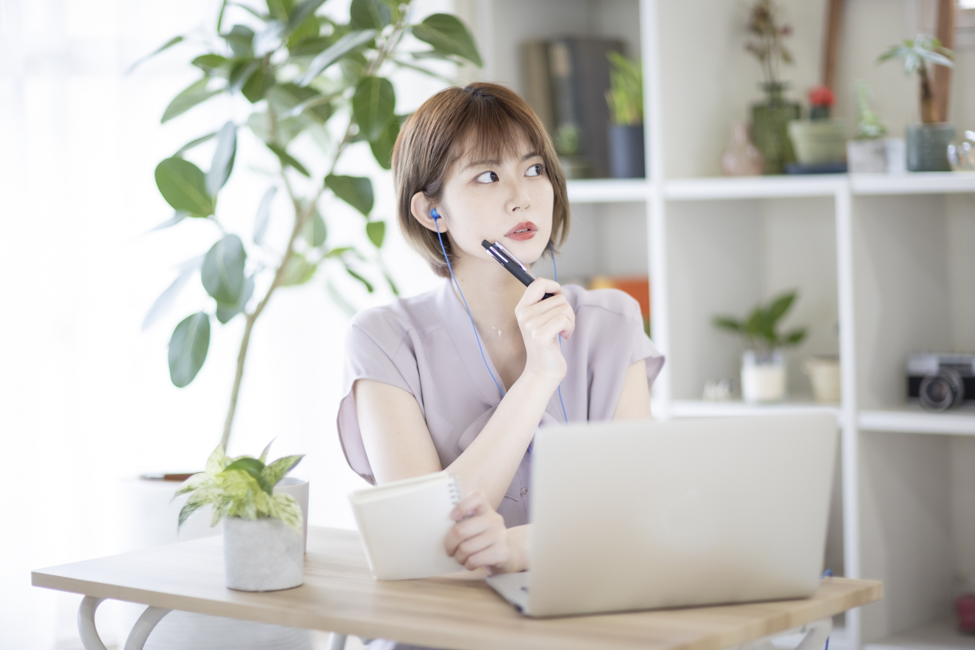 名古屋・矢場町のピラティススタジオで姿勢改善を目指す女性