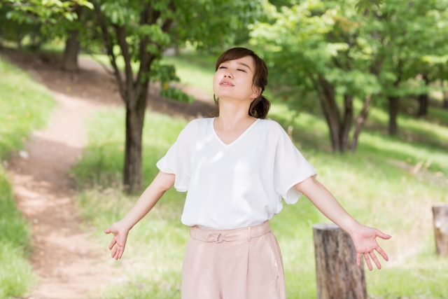 深い呼吸でリラックスする
