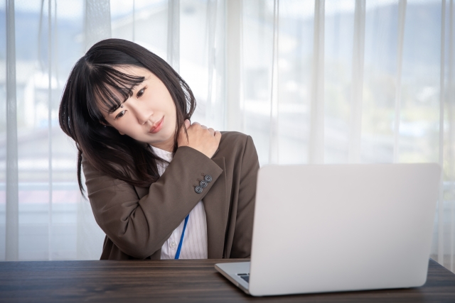 巻き肩と正しい姿勢の比較